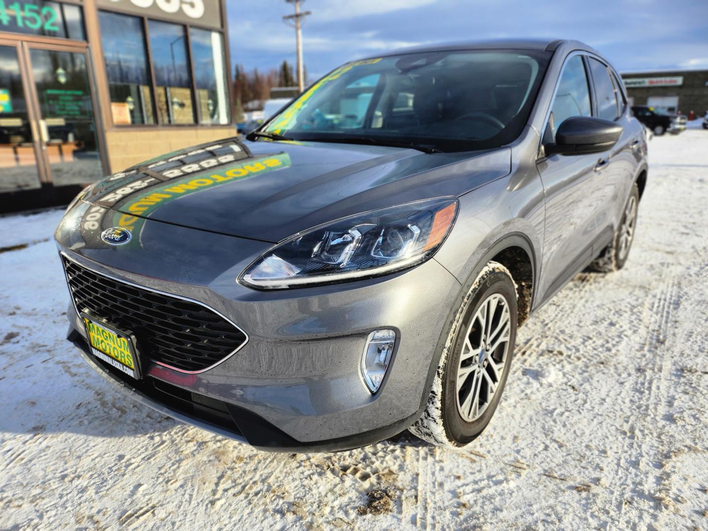 2022 GRAY /BLACK FORD ESCAPE SEL (1FMCU9H64NU) with an 1.5L engine, Automatic transmission, located at 1960 Industrial Drive, Wasilla, 99654, (907) 274-2277, 61.573475, -149.400146 - Photo#2